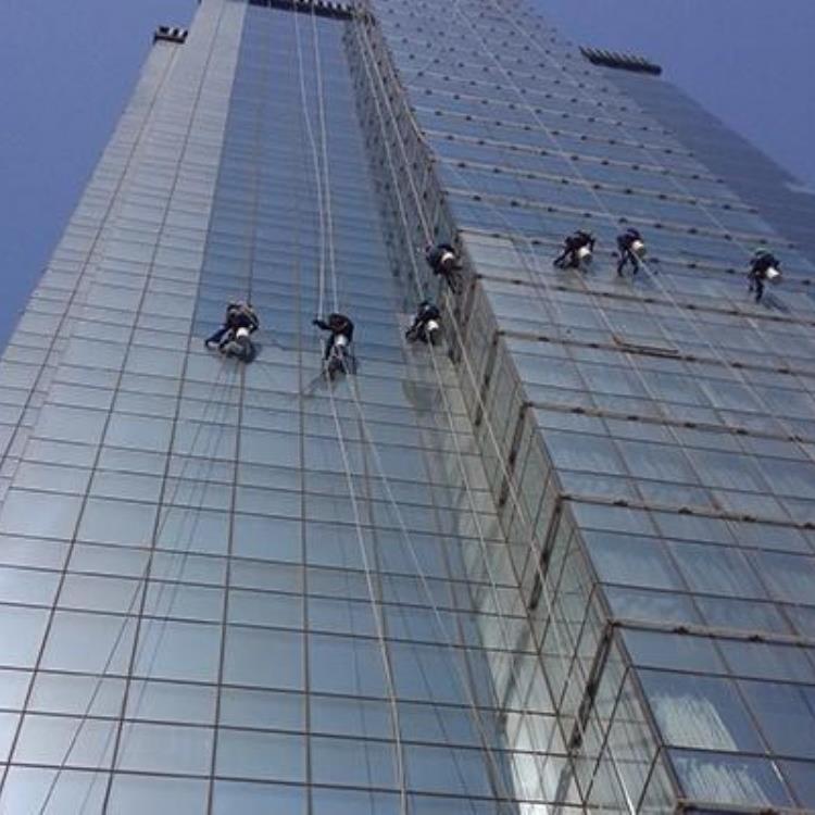 三明市梅列蜘蛛人施工一玻璃幕墙清洗安装电话